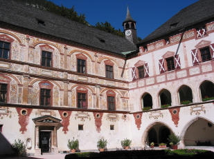 Innenhof mit Renaissancemalereien (Foto: A. Prock)